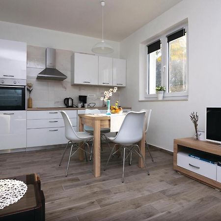 1 Bedroom Gorgeous Apartment In Zadar Bagian luar foto
