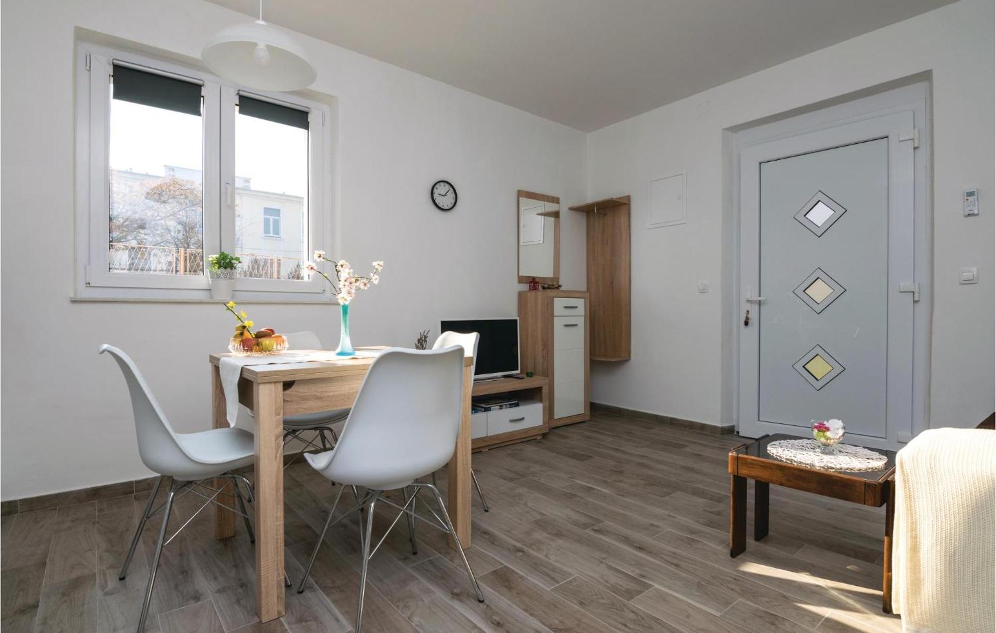 1 Bedroom Gorgeous Apartment In Zadar Bagian luar foto