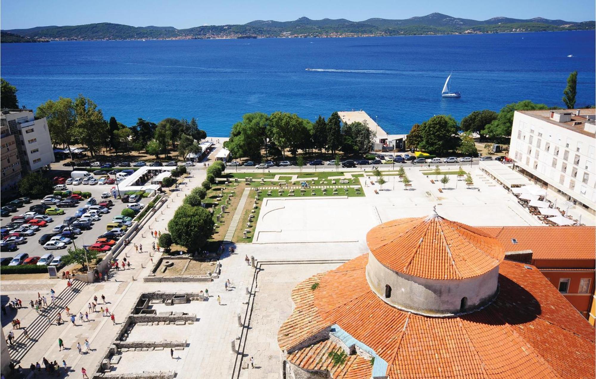 1 Bedroom Gorgeous Apartment In Zadar Bagian luar foto
